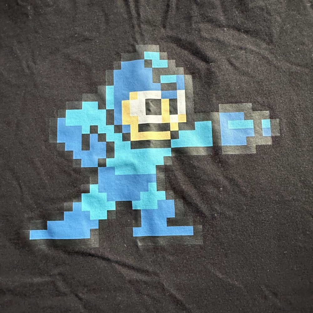 Uniqlo Men's Black Large Capcom Gaming Mega Man Megaman Tshirt